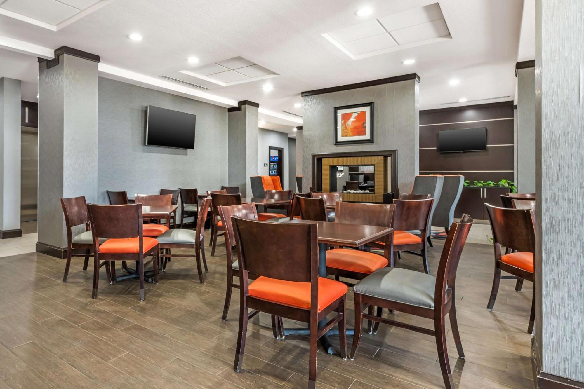 Best Western Plus Coweta'S 1St Hotel Buitenkant foto