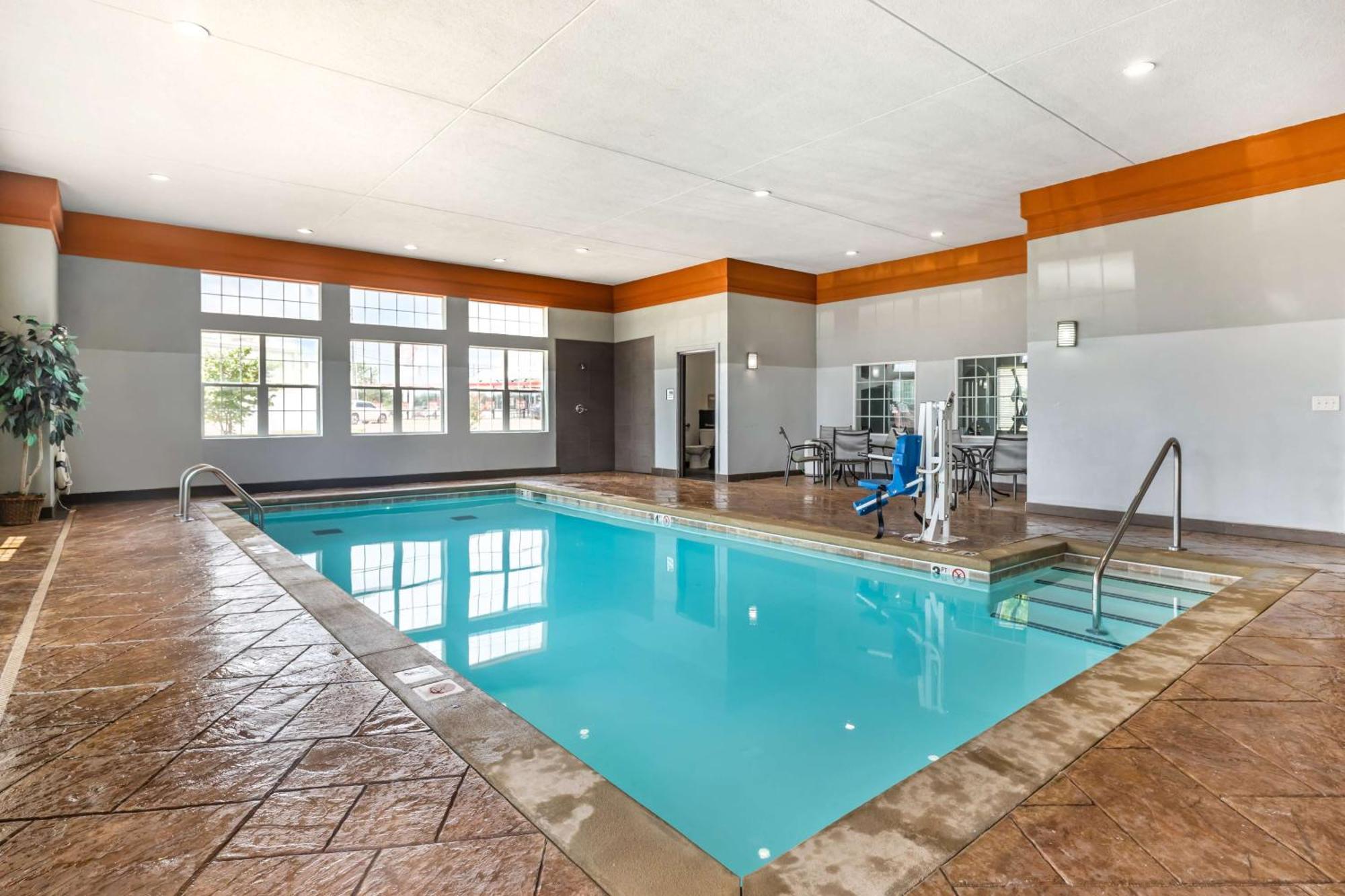 Best Western Plus Coweta'S 1St Hotel Buitenkant foto